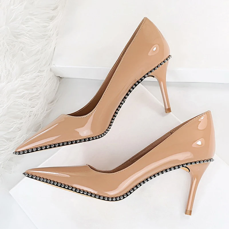 

Women Pumps High Quality Patent Leather Pointed Toe Nightclub Stripper Fashion Bordered Rivet Ladies Heel office heeled Shoes