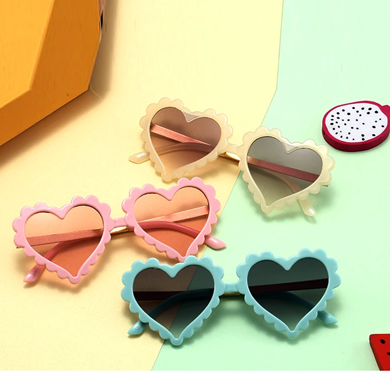 

2021New Love Plastic Pink Fashion heart shaped plastic cute love sunglasses for kids sunglasses for girls and boys UV400 lens, Custom color