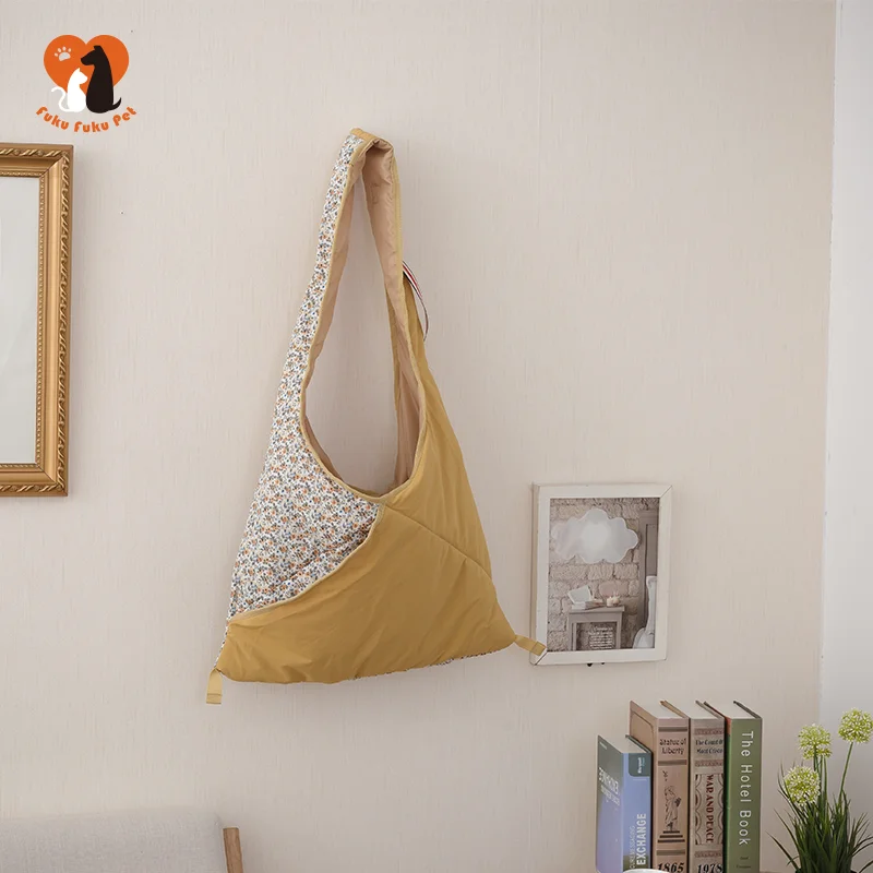 

Manufacture best selling pet bed High quality waterproof pet carrier bag for dog cat Japanese Luxury Pet bag, Yellow and navy blue as photos show