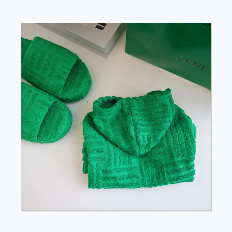 

Hot Selling Street Fashion Brand Fashion Designer B And V Green Terry Cloth Christmas Party Pet Clothes Dog Hoodie