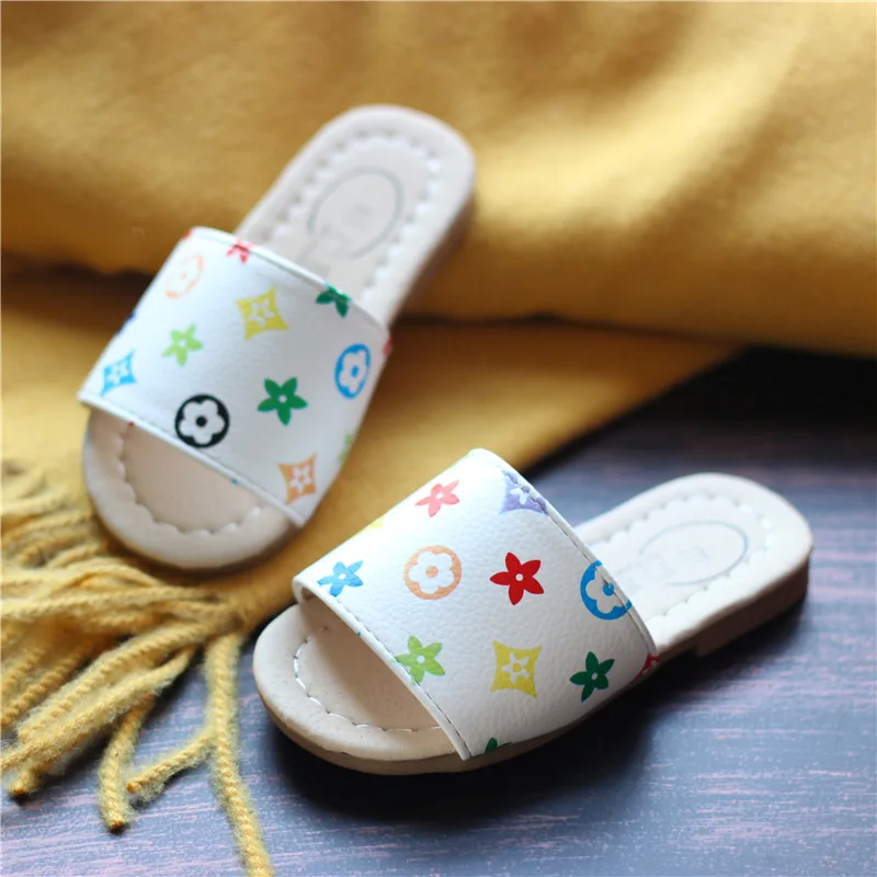 

2021 Hot Selling New Korean Girl Shoes Summer Cartoon Fashion Slippers 1-4 Years Old Little Girls Shoes Baby Slippers