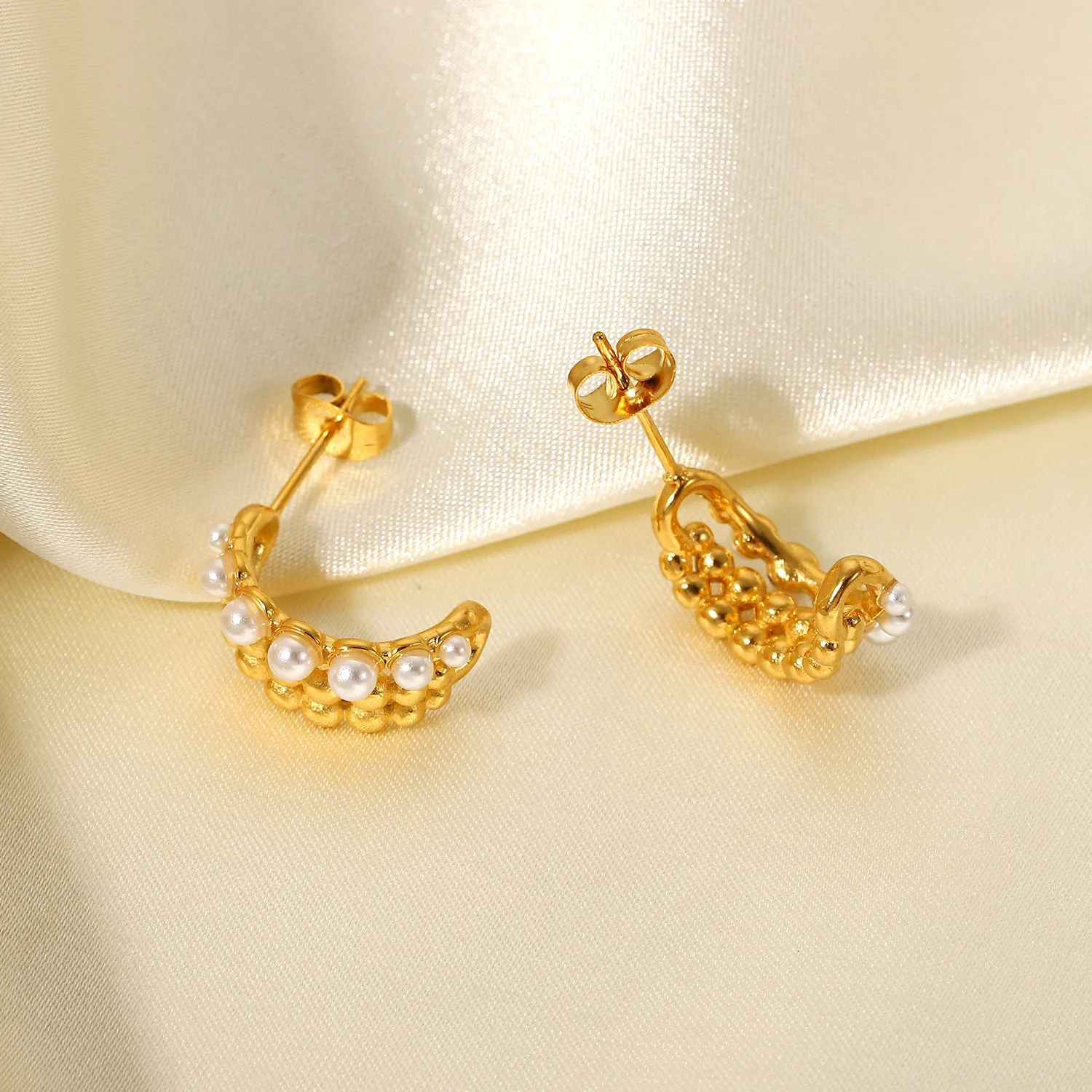 

18K Gold Plated Beads Pearl Hoop Earrings Geometric Stainless Steel Triple Layer Mini Pearl C Hoop Earrings Women