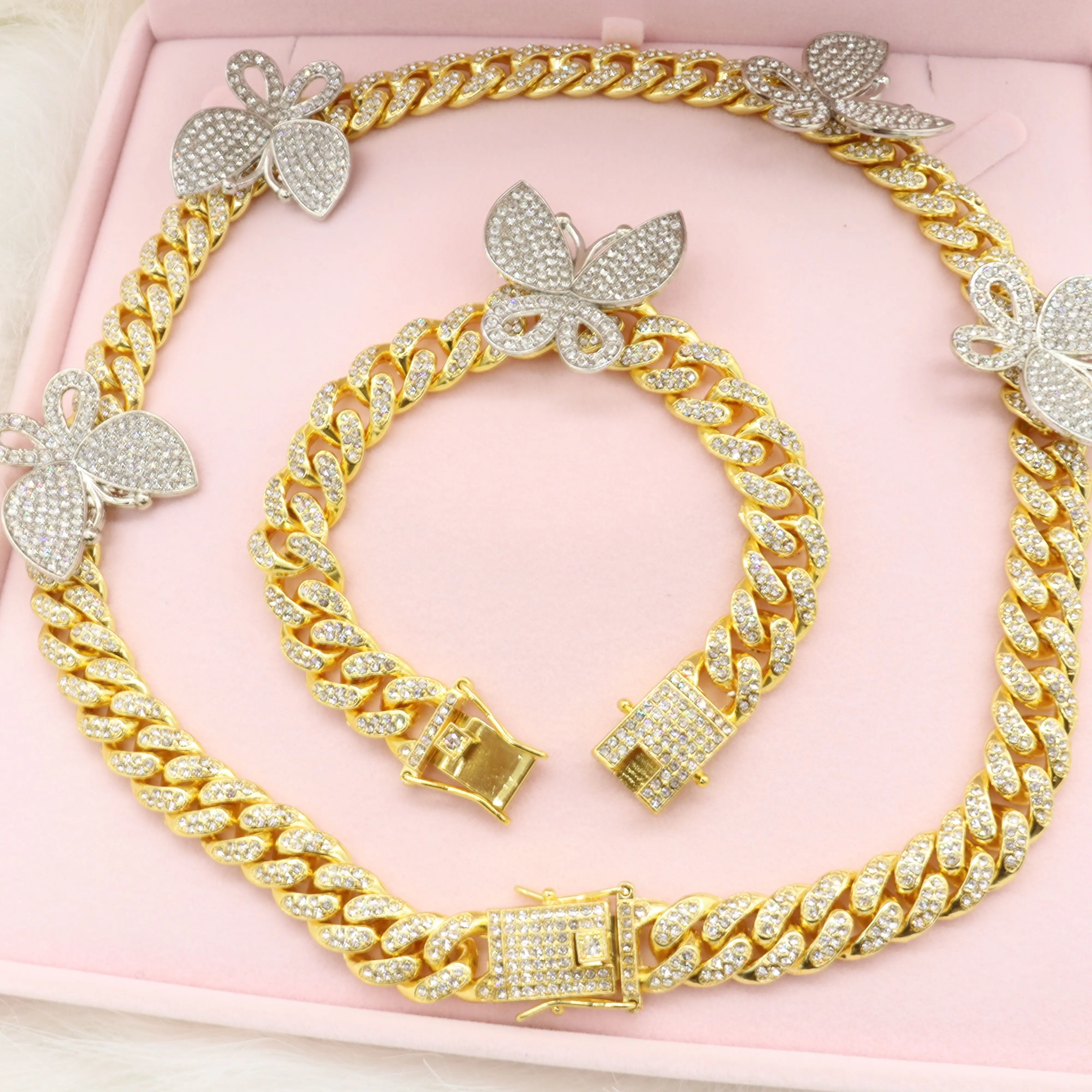 

Women Hip Hop Necklace Chain Iced Out Butterfly Cuban Link Necklace Set with Bling Rhinestones