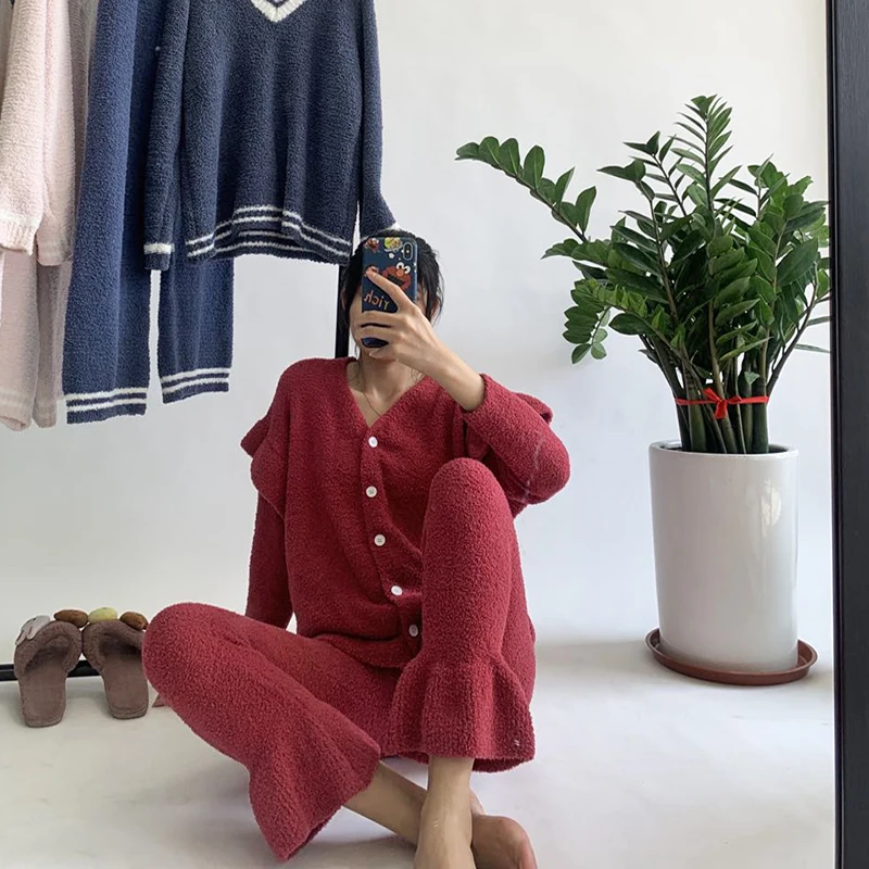 

Plush towel at home soft, sweet and lovely pajamas in winter