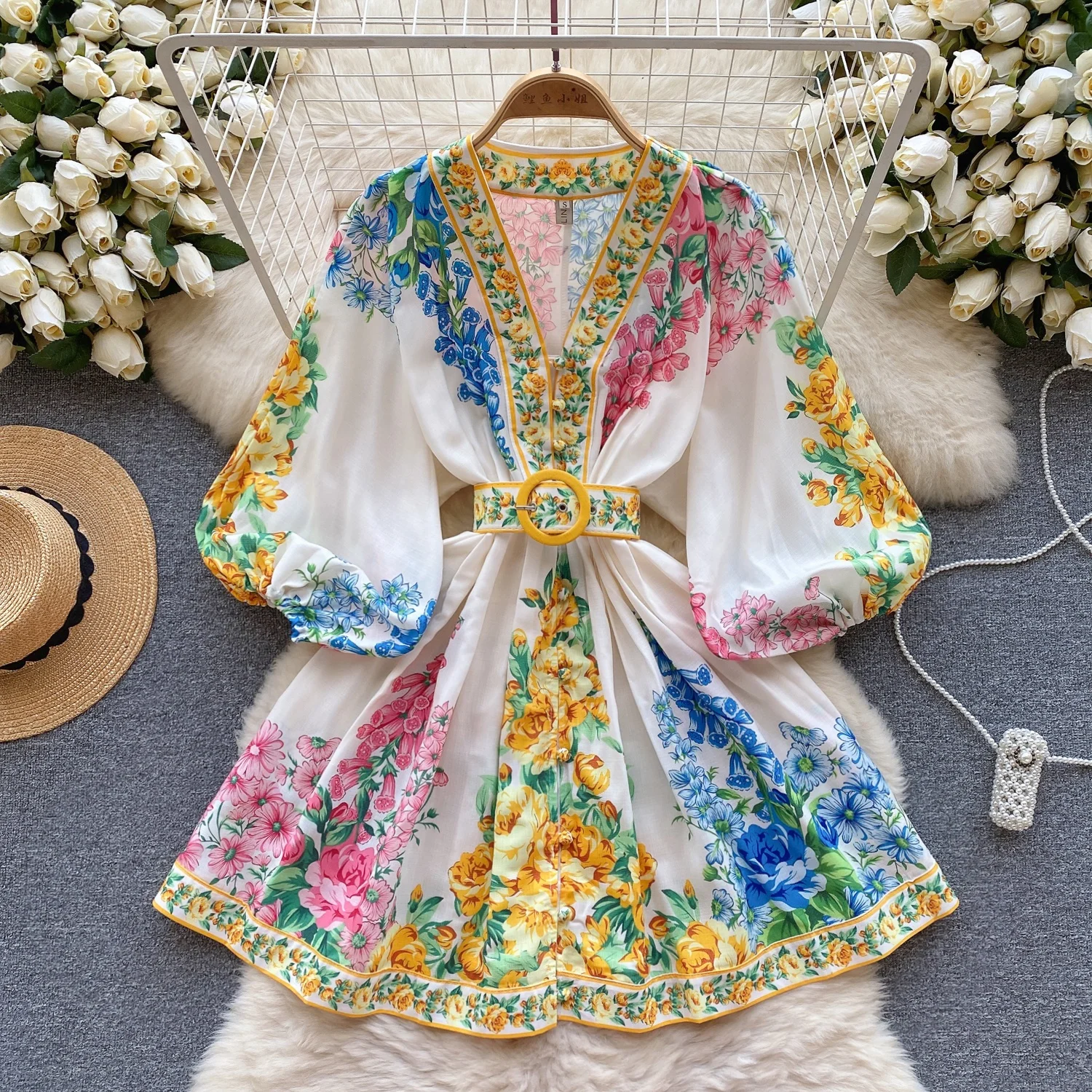 

Retro high-end palace style floral dress for women in autumn and winter V-neck bubble sleeve light luxury temperament skirt