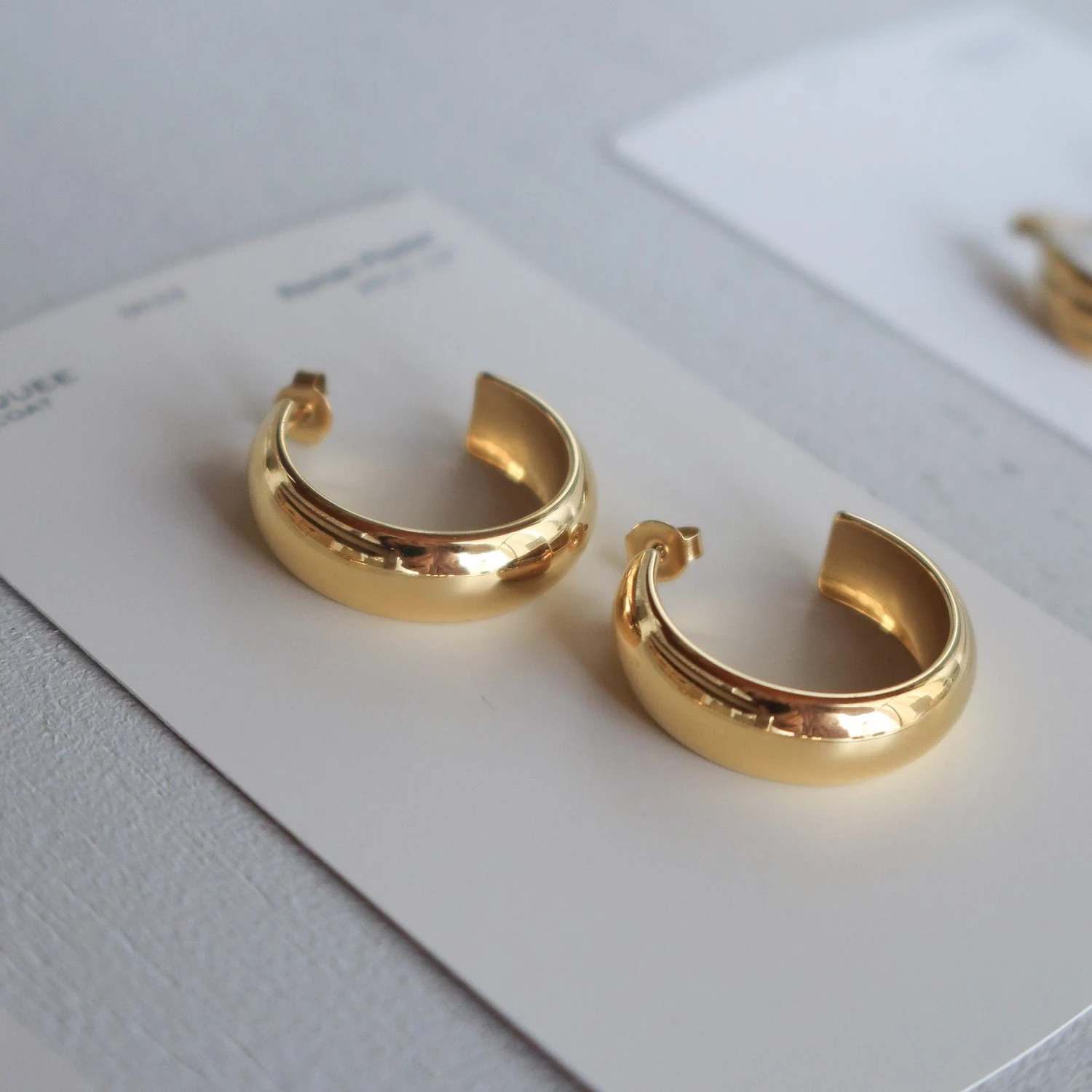 

High End 18K Gold Plated C Shaped Chunky Hoop Earrings for Women Stainless Steel Stud Earrings