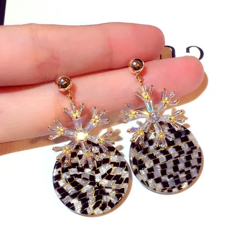 

New fashion zircon Earrings European and American style female Earrings Korean classic jewelry party accessories, Picture shows