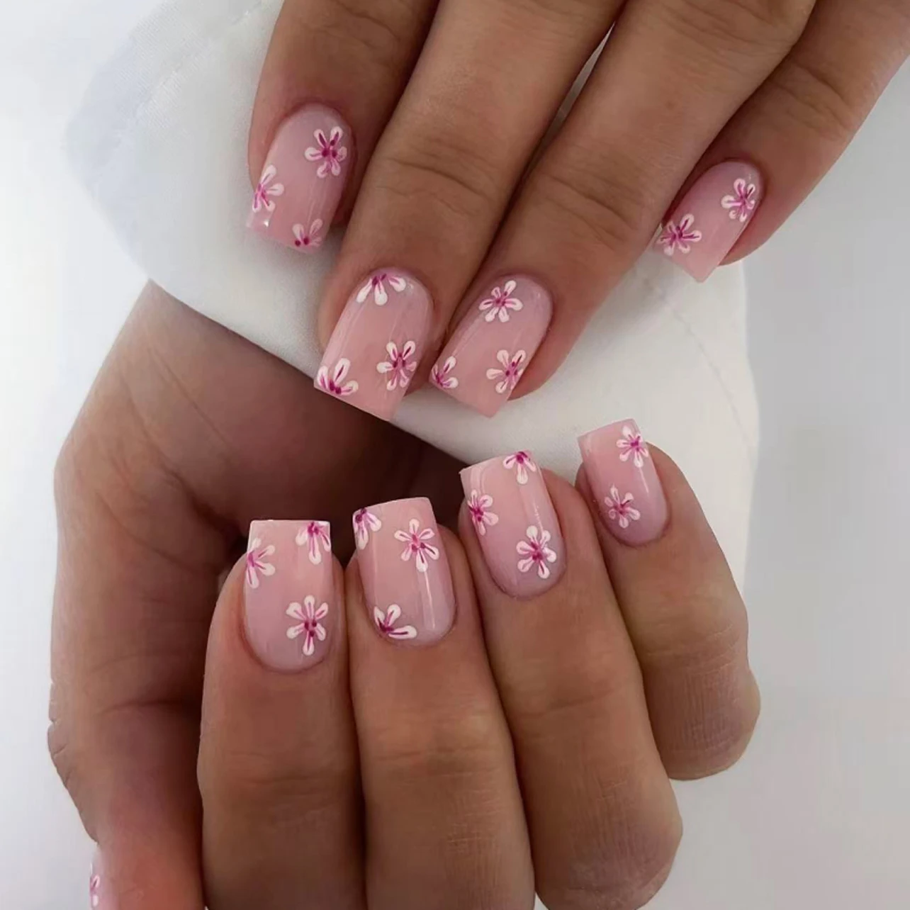24 Pcs/set Soft Acrylic 4296 Elegant Nails with Metallic Accents Short Square French Press on Nails Artificial Fingernails