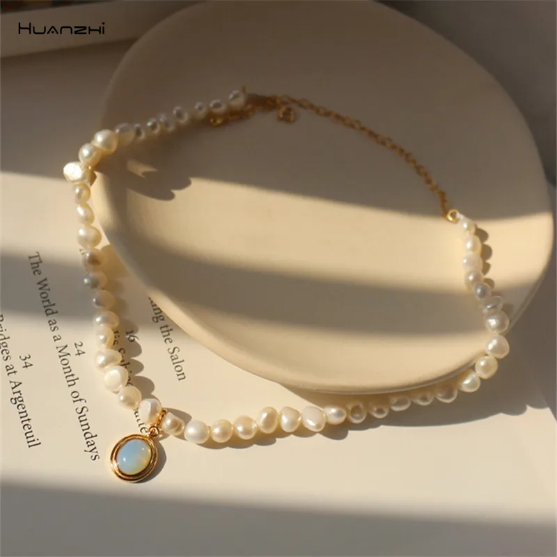 

2021 New Baroque Freshwater Natural Pearl Moonstone Pendant Necklace Geometric Irregular for Women Girls Party Jewelry, Silver,gold