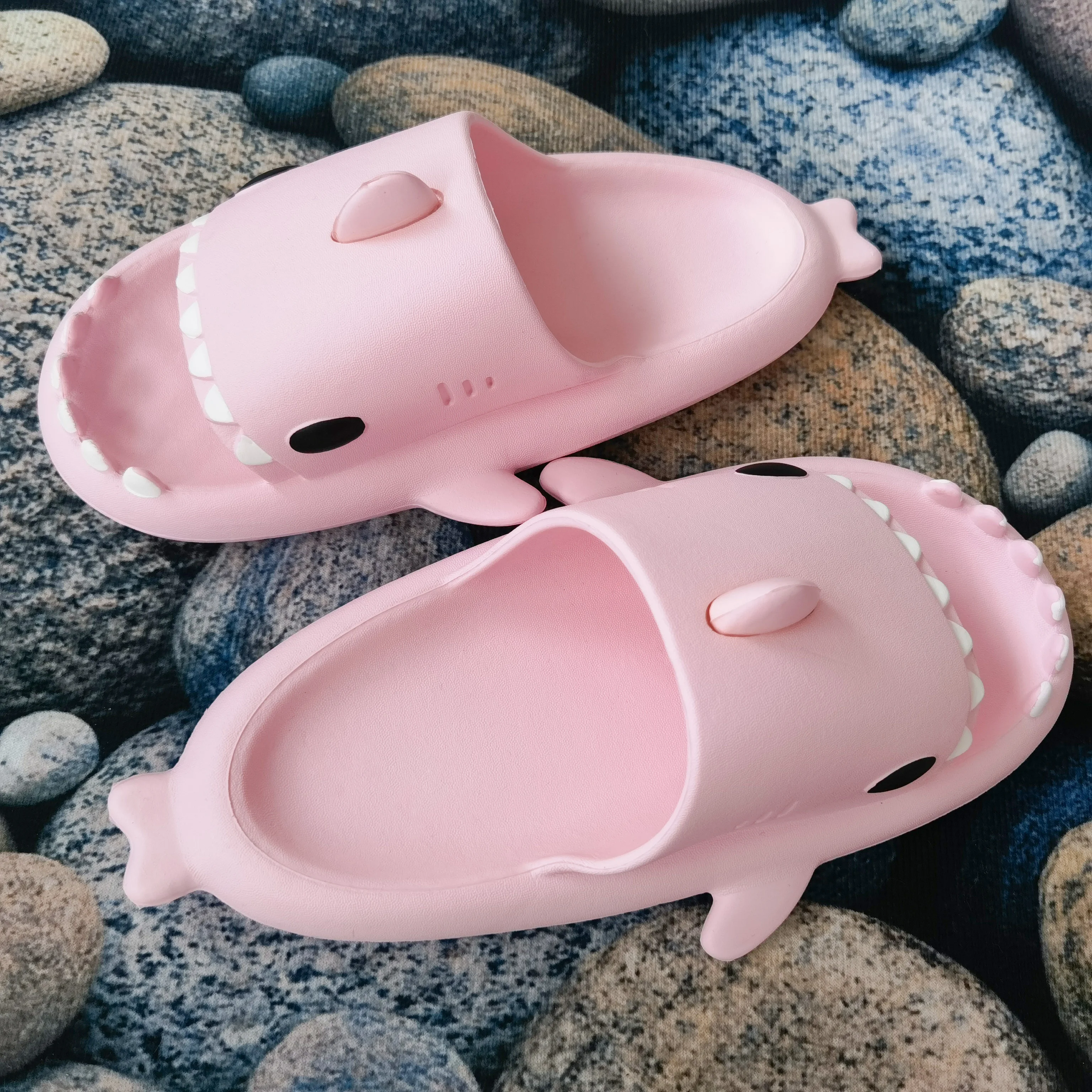 

2022 New Summer Women Outdoor EVA Cartoon Slippers Sandals Home Indoor Lovely Cute Toilet Bathroom Water Kids Shark Slides, Customized color