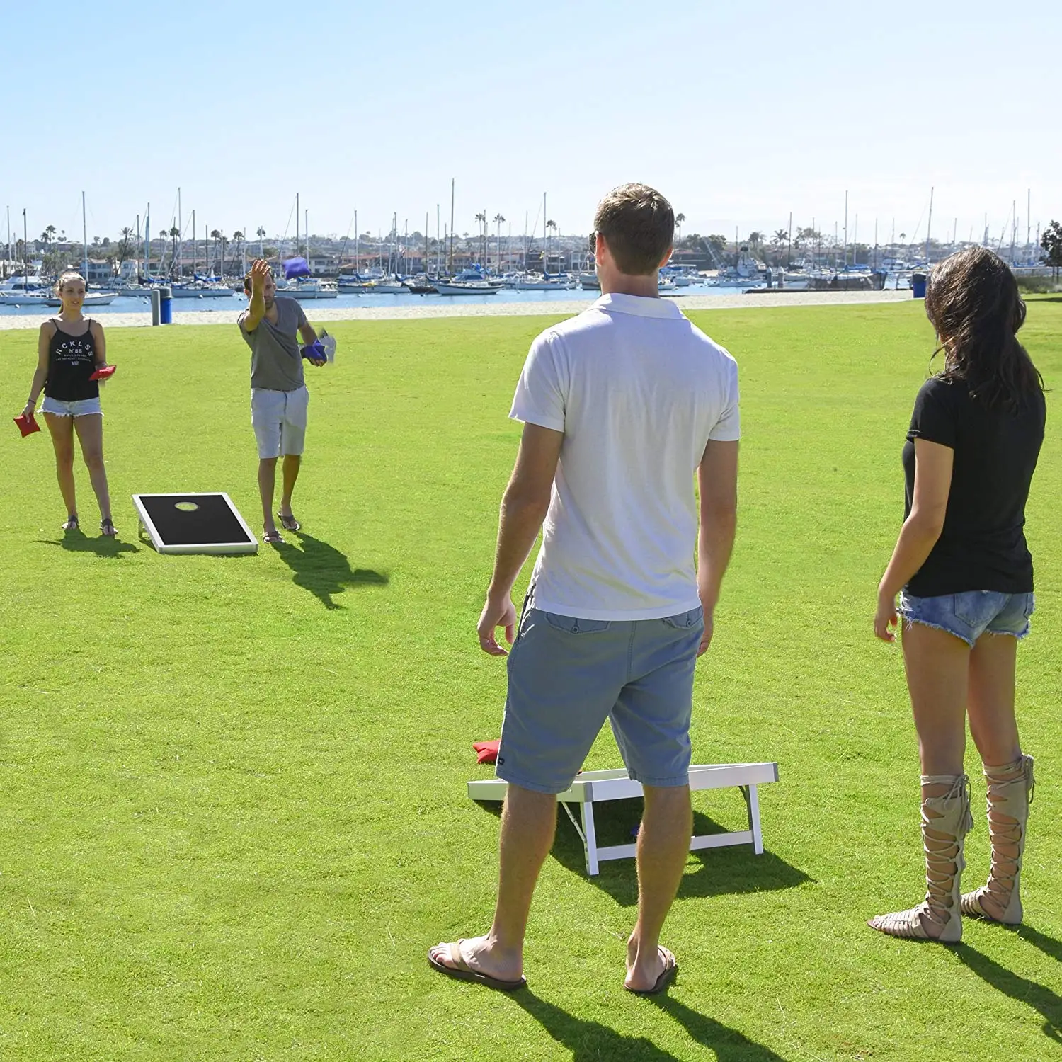 完美的户外 cornhole 游戏板