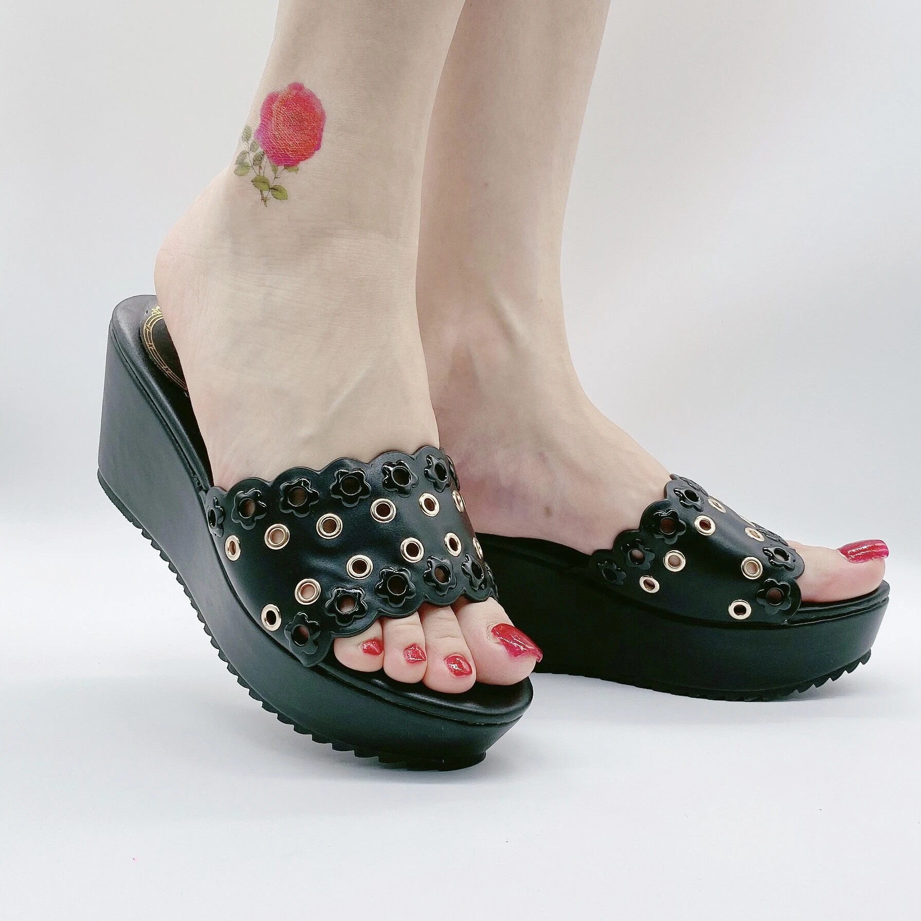 

Peep Toe Thick Heels Casual Shoes Outdoor Wholesale Wedges Heeled Shoes Fashion Hollow Slippers for Women