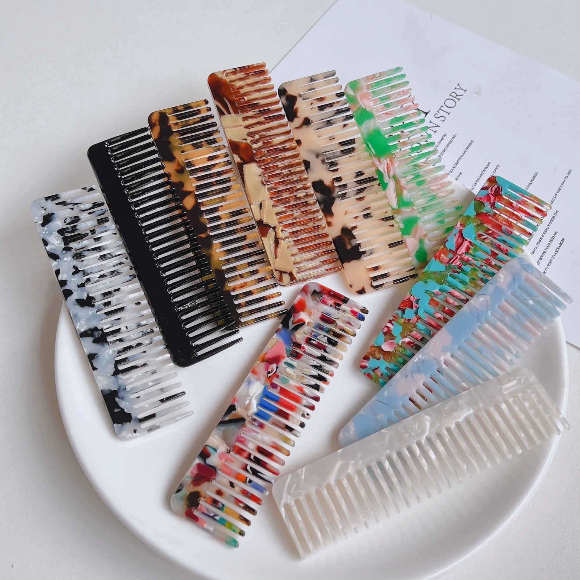 

Custom Logo Anti Static Small Acetic Acid Hair Comb Portable Leopard Marble Cushion Wide Tooth Comb Acetate Hair Comb, Picture shows