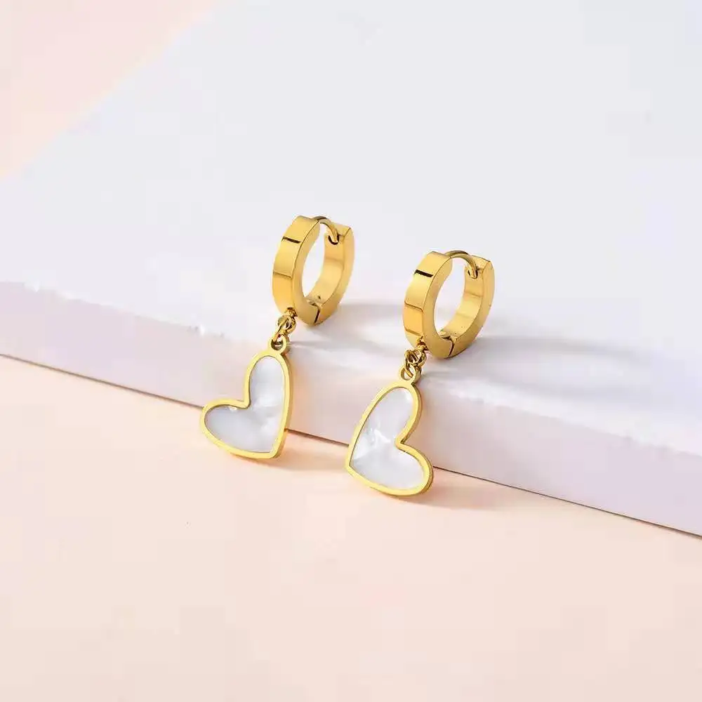 

wholesale 2021 new Pendientes stainless steel earrings jewelry moon and heart 14k heart stud earrings