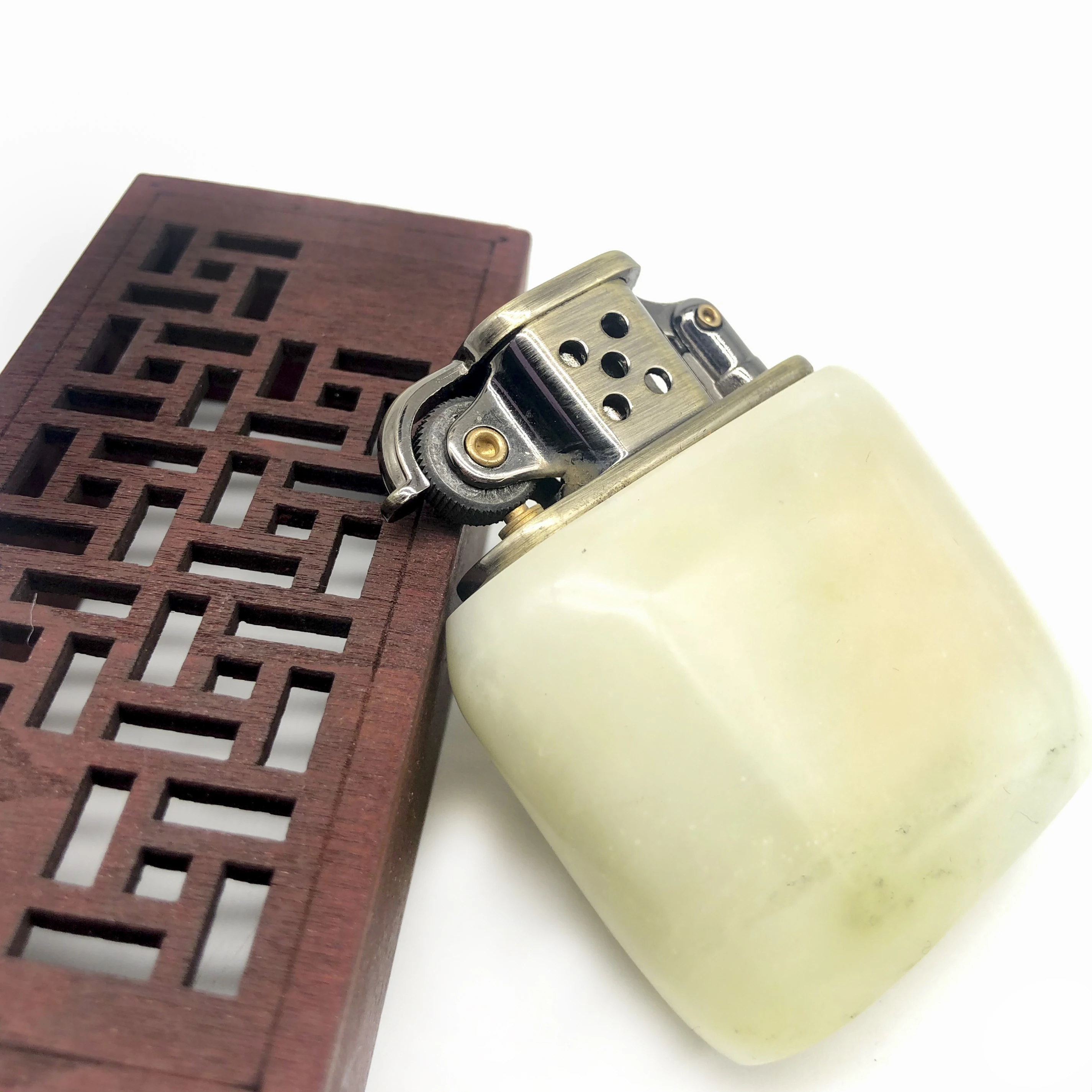 

High Quality Business Gift Windproof Jet Flame Lighter Jade Lighter, Customized