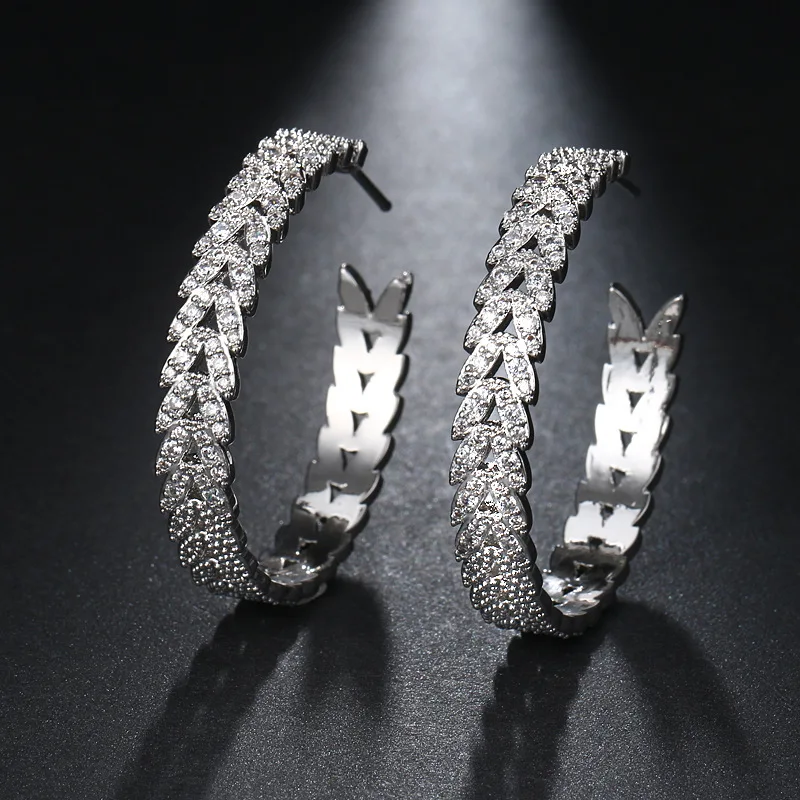 

2022 New Design Semi-Circle 18K Gold Zircon Stud Earrings Hollow Filling CZ Zircon Hoop Earrings Wholesale, As pic.