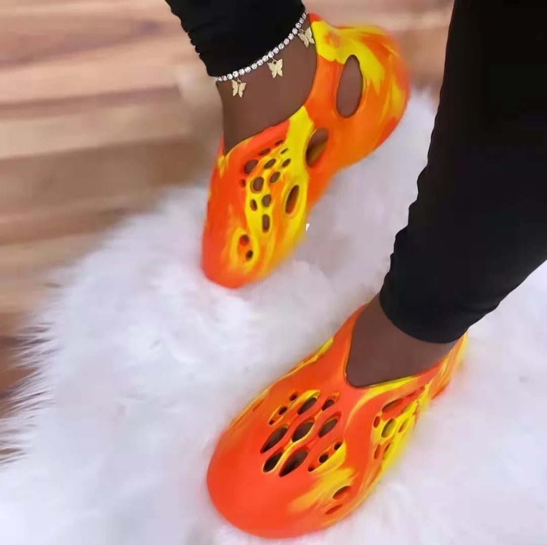 

Round Soft Sole Colorful Cave Shoes Large Size Tie Dye Yeezy Shoes Beach Sandals