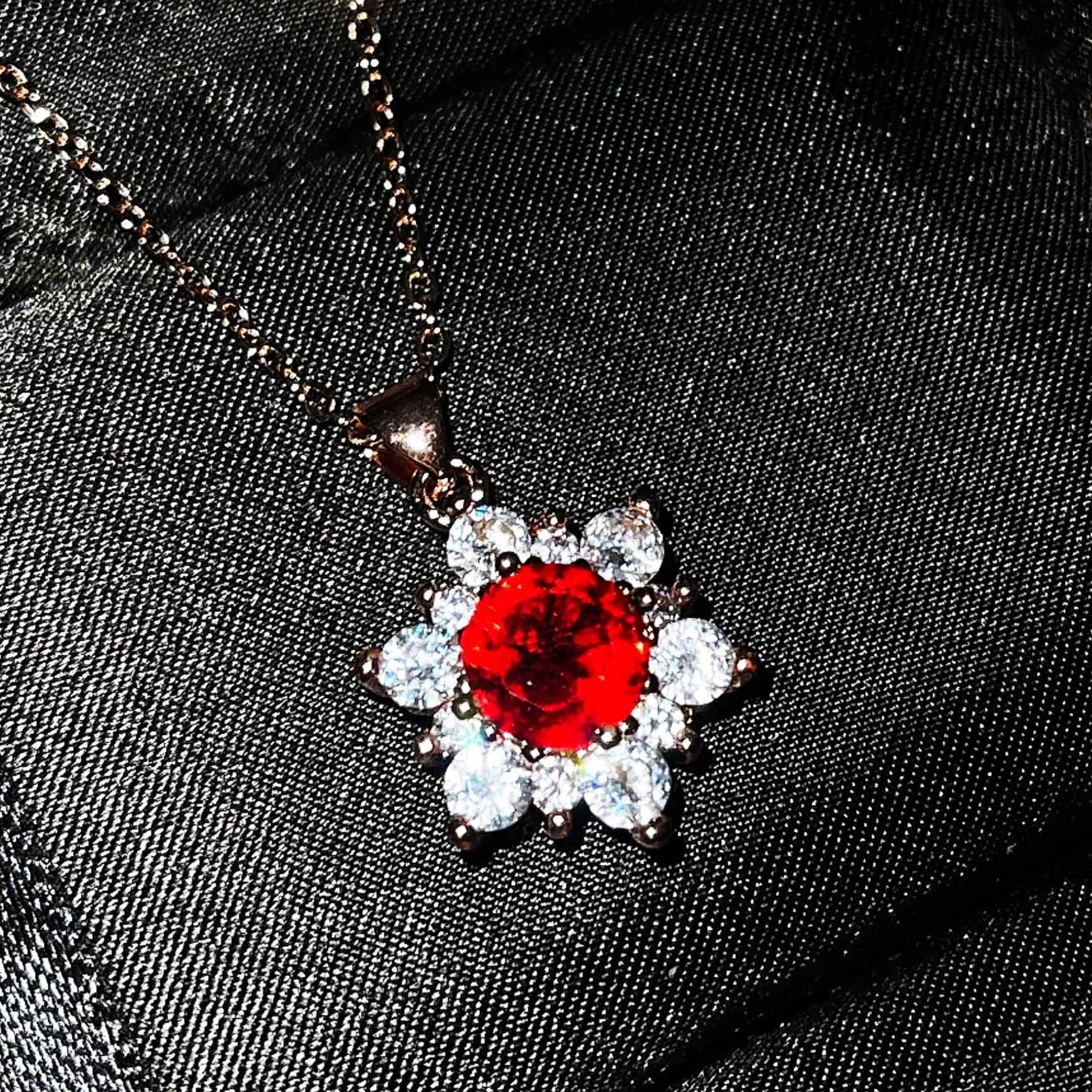 

Fashion Flowers Necklace For Women Rose Gold Stainless Steel Chain Female Pendant Necklace Cute Zircon Stone Jewelry, Picture shows