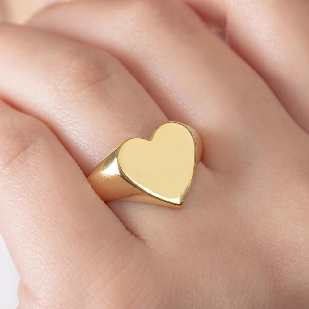 

2021 Trendy 18K Gold Plated Stainless Steel Wide Stackable Band Ring Gold Heart Singet Ring Women Minimalist Style