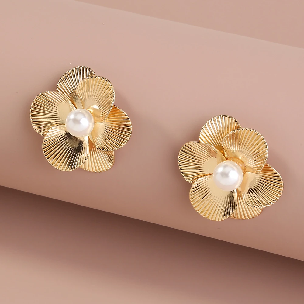 

Gold Retro Fashion Petal Flower Pearl Woman Jewelry Earrings