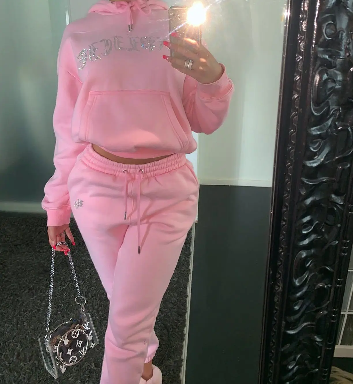 

Custom Diamond Logo Fashion Streetwear Tracksuit For Ladies Plain Pink Sweat Suits Jogging Two Piece Sets jogger Hood Sweatsuit, As shown in the picture or customized