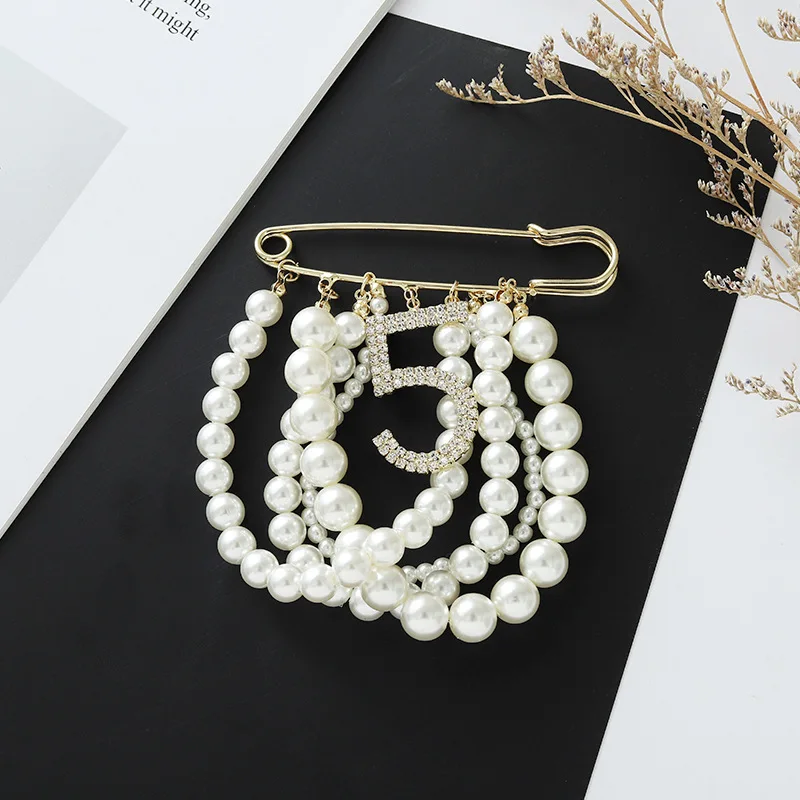 

CC Pearl Brooches For Luxury Women Clothing Flower Pin Women brooch jewelry Broch Brand Letter Statement 5 Brooch Jewelry Gifts