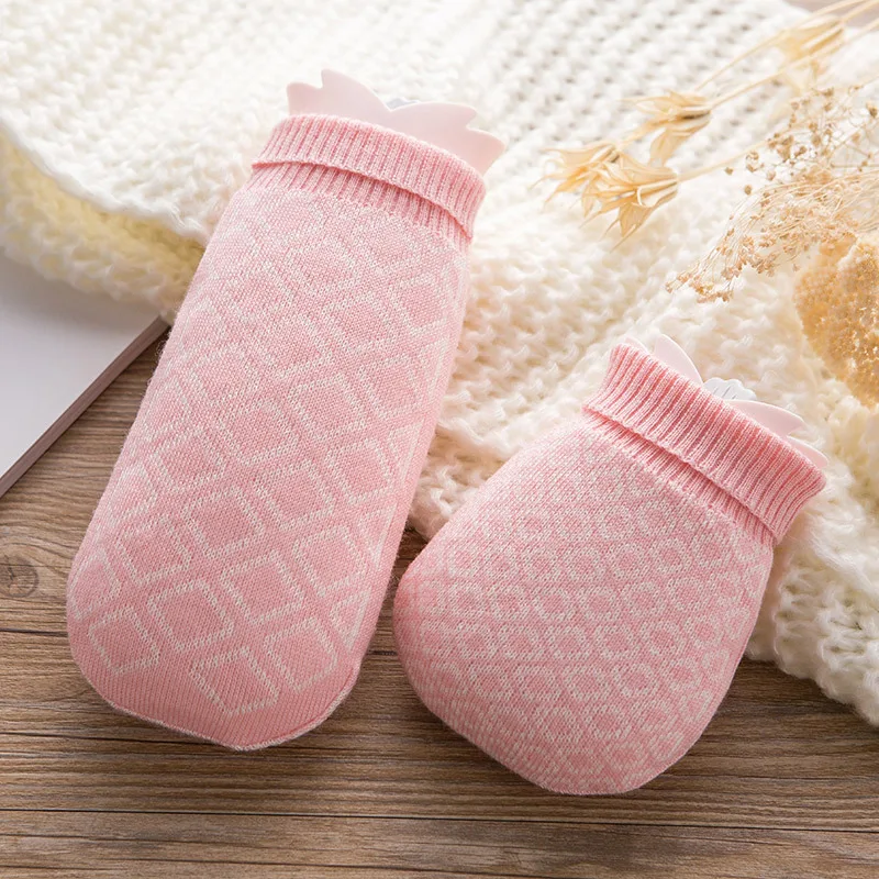 

Hot Sale Fashion Microwave Heating Bottle Environmental Silicone Hot Water Bag with Knit Cover for Girl Woman Older Pain Relief, Multi-colors