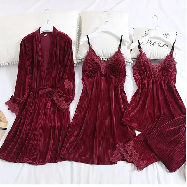 

V-collar long sleeve velvet pajamas for winter leisure comfortable home furnishings Korean version of leisure velvet pajamas