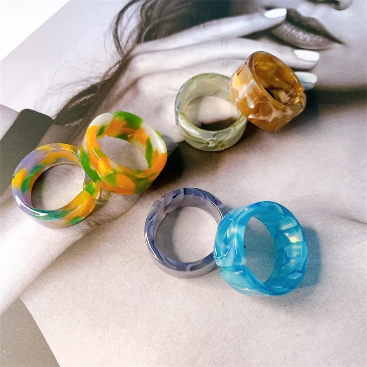 

2021 Sailing Jewelry Korean Simple 17mm Aesthetic Stackable Open Resin Band Ring Retro Rainbow Resin Band Ring