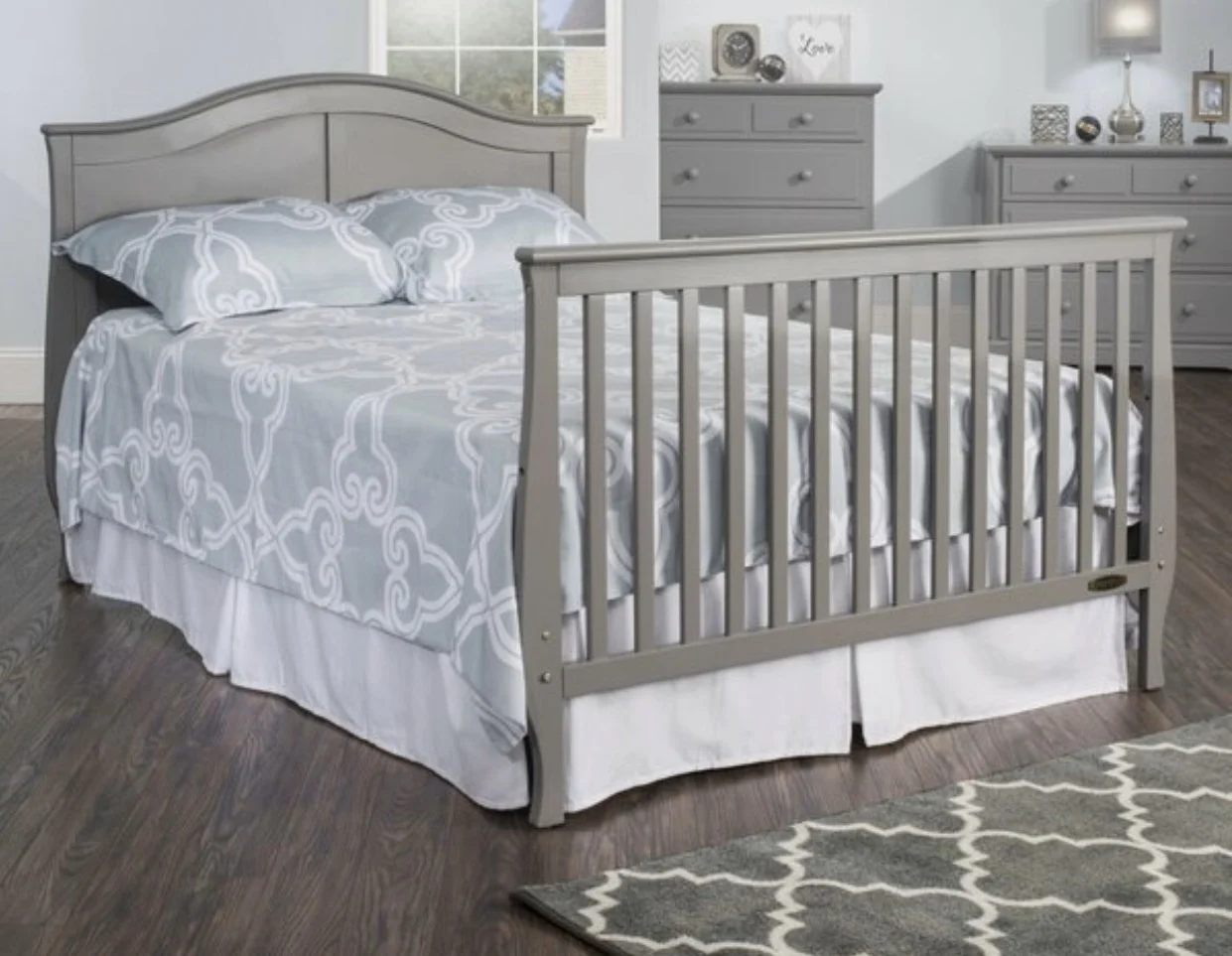 
America style pine wood high quality wooden baby crib 