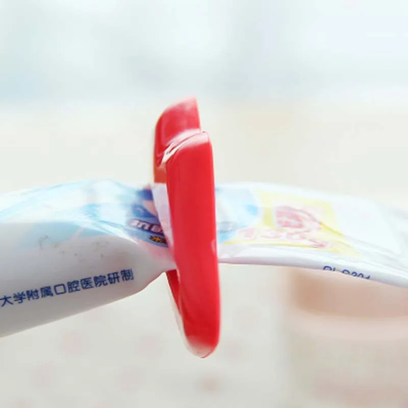 

1pc Cream Squeezer Sexy Red Lip Shape Bathroom Tube Squeezer Hot New Toothpaste Tube Squeezer Dispenser