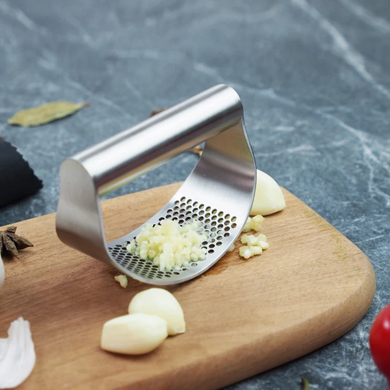 

Wholesale High Quality Portable Garlic Press Kitchen, Eco-Friendly Curved Appearance Garlic Press Crusher