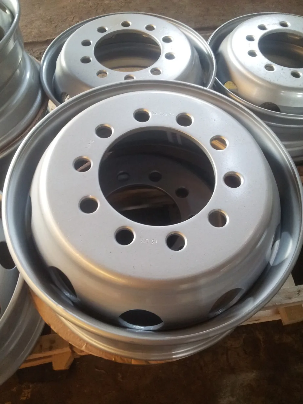 
bus tubeless steel wheel rim and truck steel wheel rim 