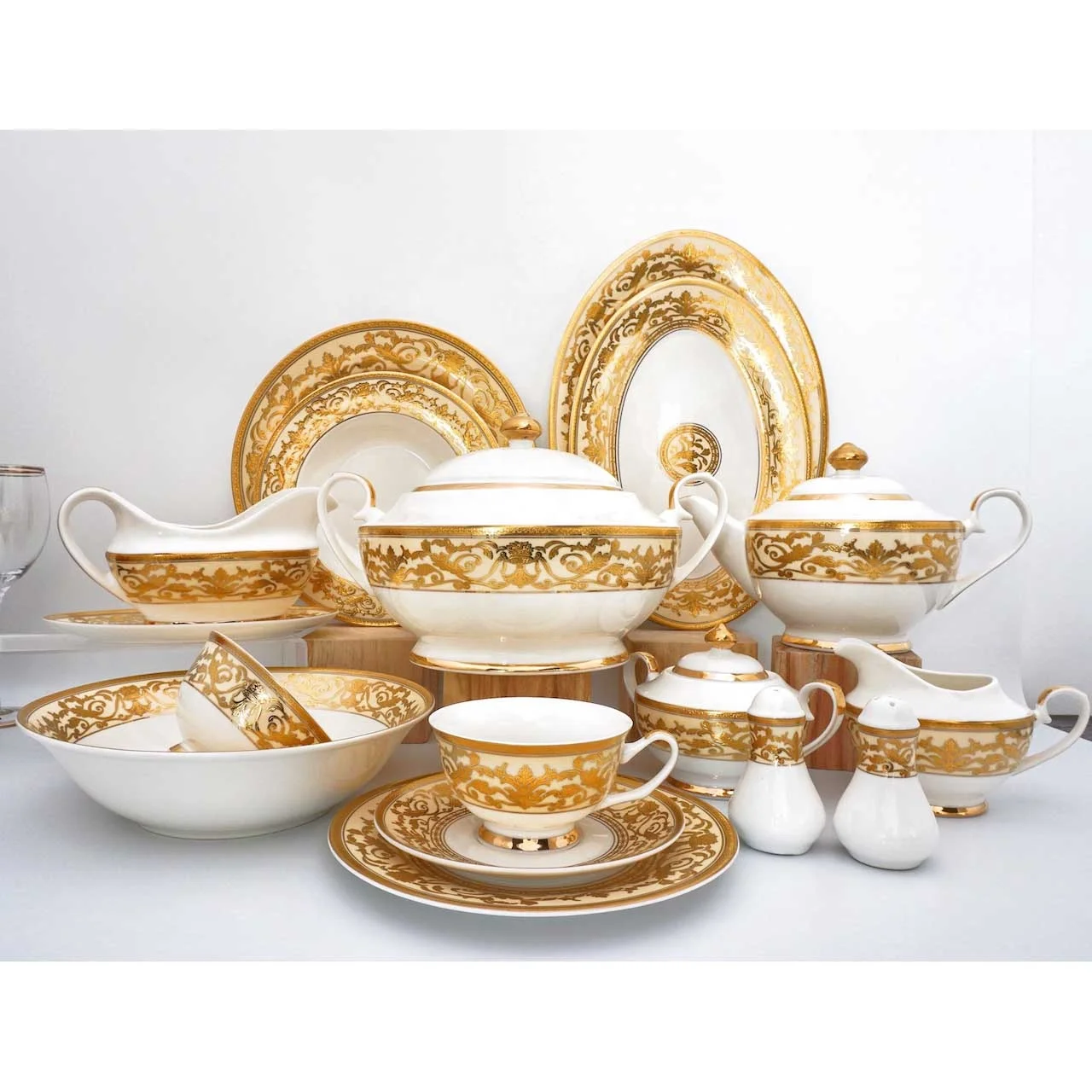 

RTS posuda new bone china 50pcs embossed gold vajilla russian tableware porcelain bone china dinner set