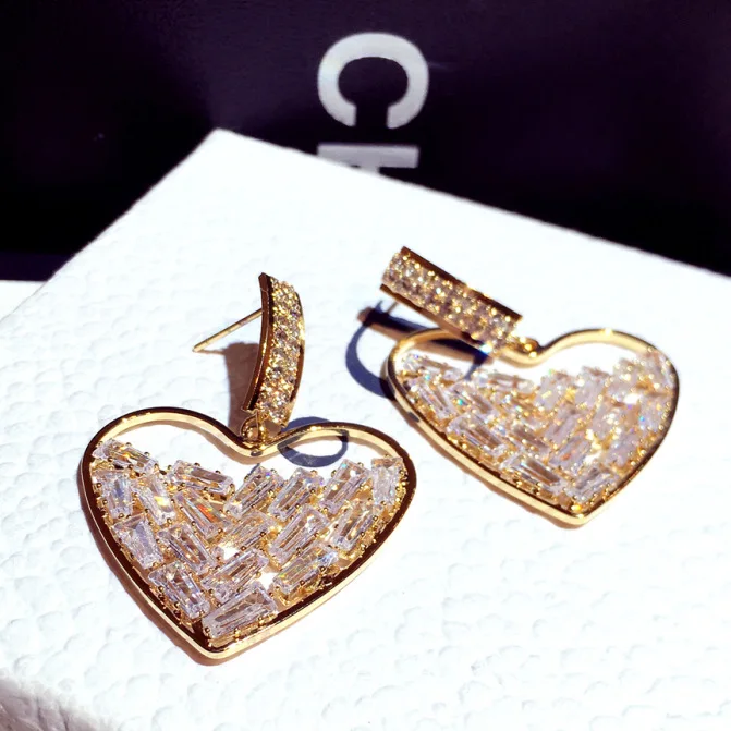 

2021 Sailing Jewelry Hot Selling Geometric Hollow out Heart Drop Earring Sparking Crystal Heart Drop Earring