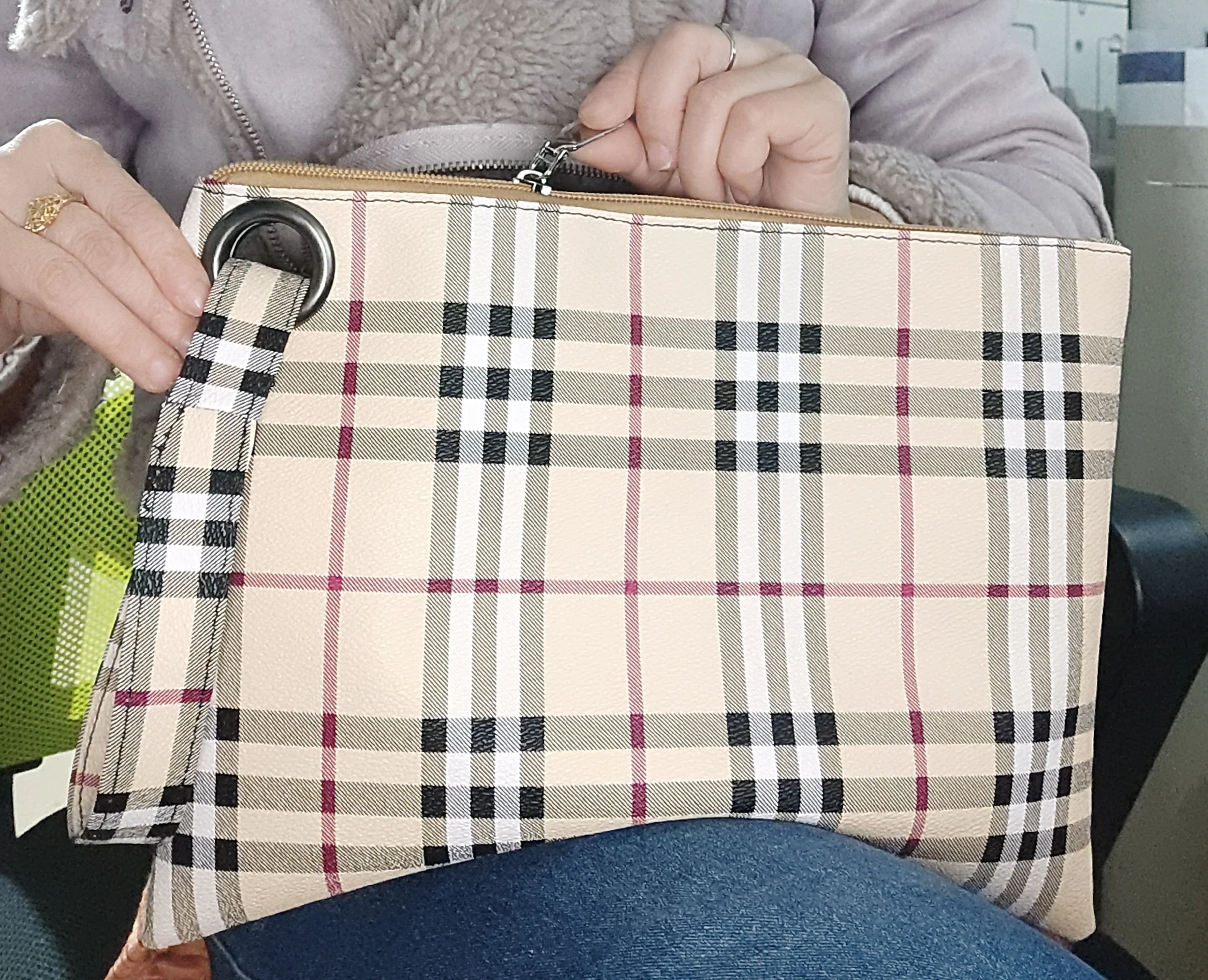 

Free sample new zipper simple hook pattern design handbag support OEM fashion diamond large PU handbag