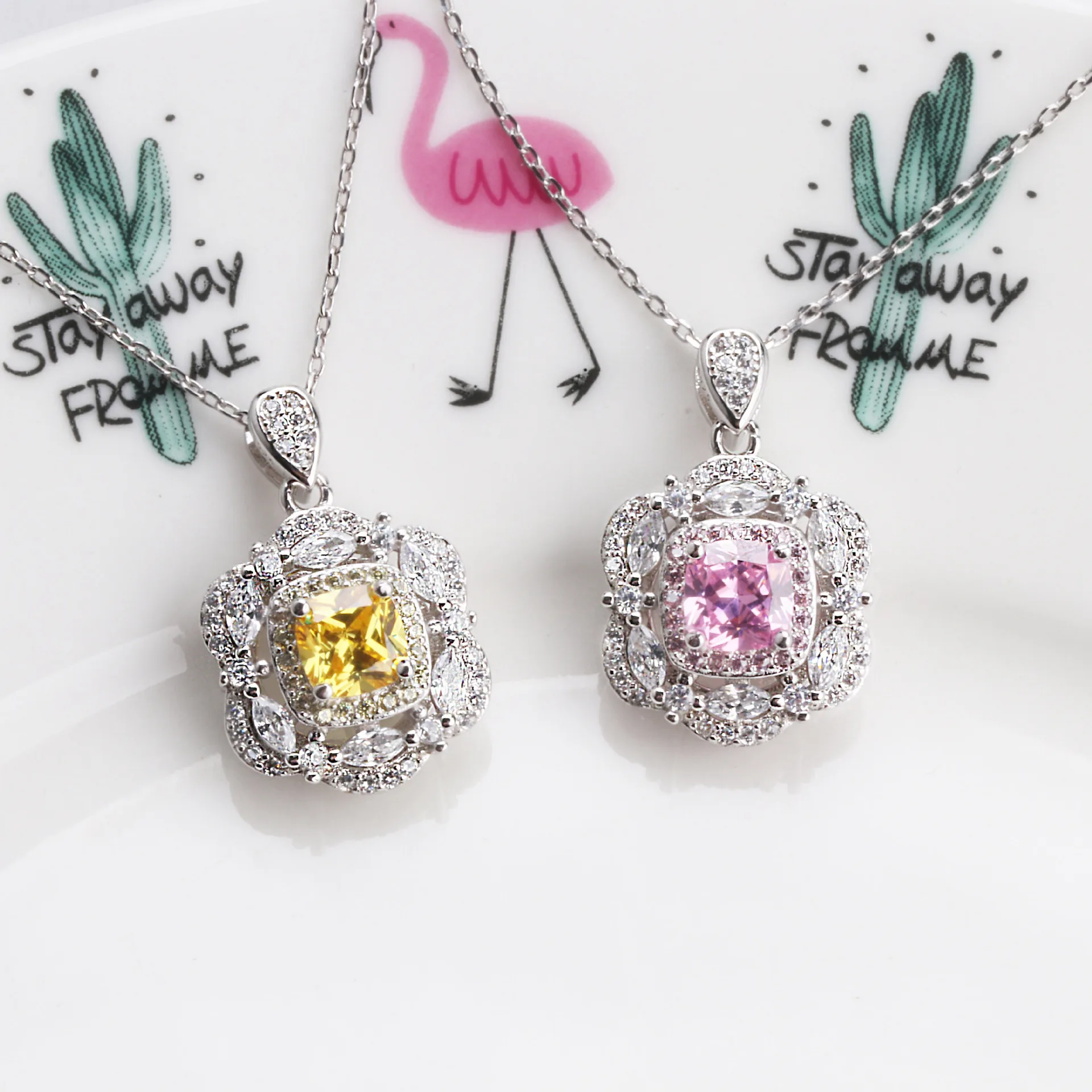 

Special Shaped Lady Flower Shape Pink Yellow Color Diamond Pendant Necklace Platinum Plated Wedding Anniversary Gift Hot Selling, Colors