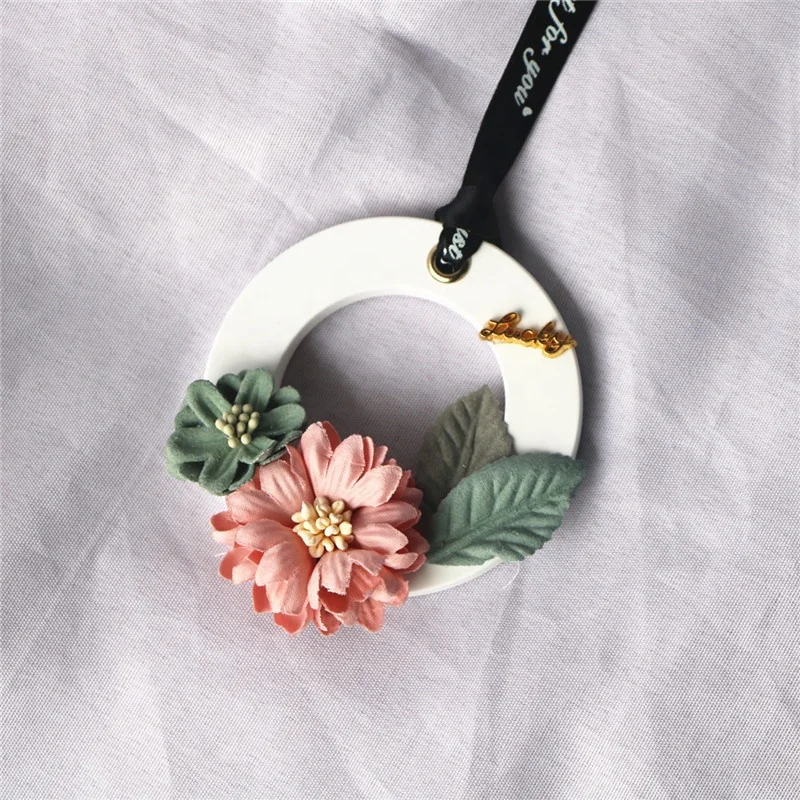 

Round Ring White Plaster Scented Hanging Ceramic Aroma Stone Porcelain Flower Diffuser