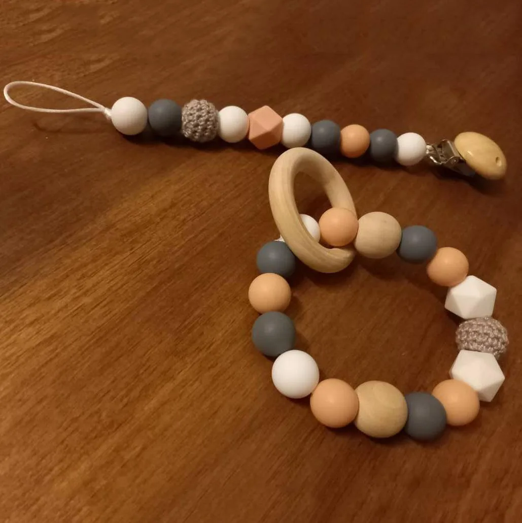 

Food Grade Chewable Silicone Beads Baby Pacifier Clip Soother Silicone Bracelet With Wooden Ring
