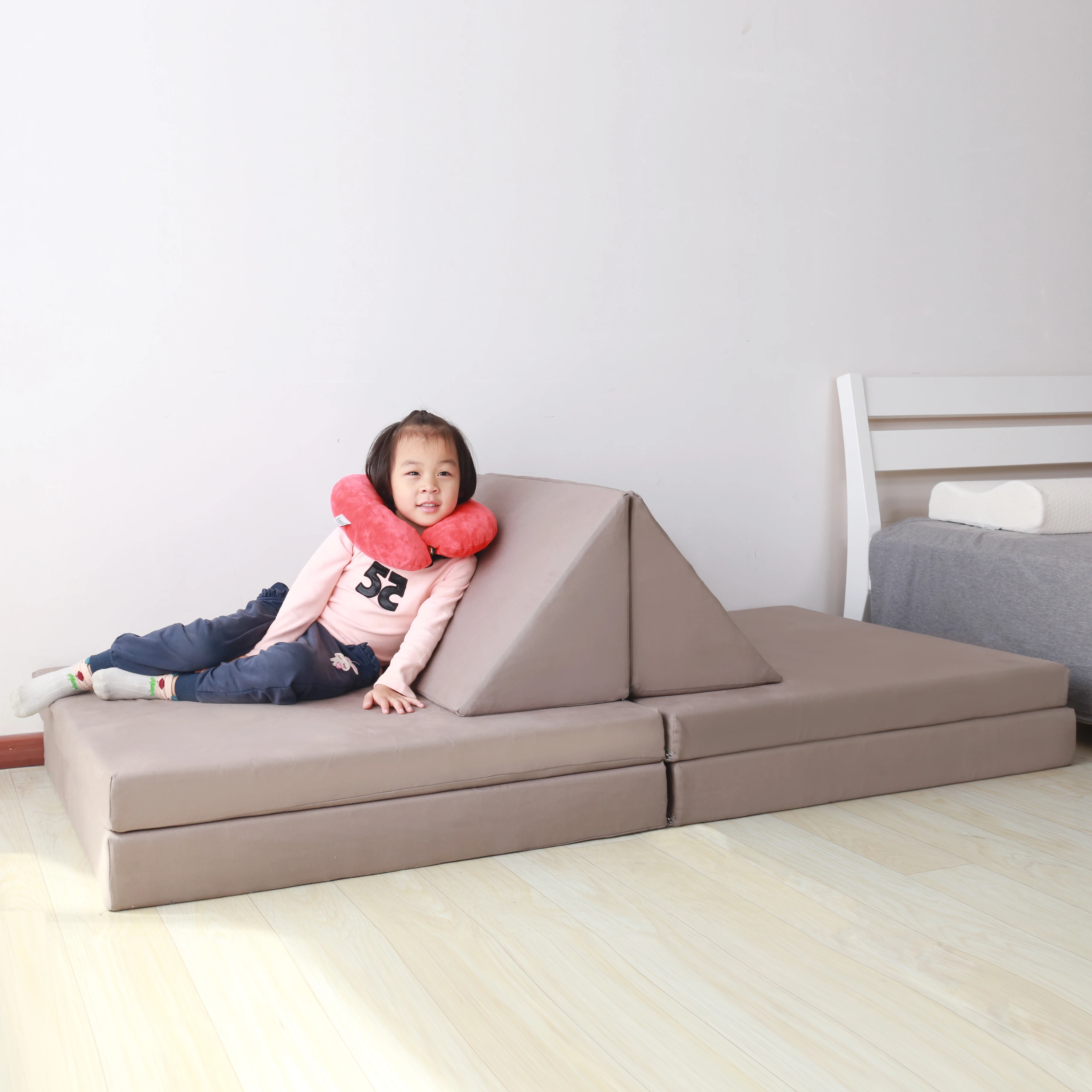 
Removable Plush Cover Gray Kids Play Gaming Tri-Fold Foam Nugget Couch 