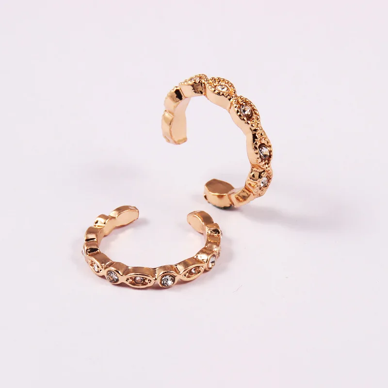 

1 pcs Vintage Crown Flower Leaf Ear Cuff Non Pierced Clip Earrings for Women Trendy Punk Small Carved Hollow Crystal, Golden / sliver