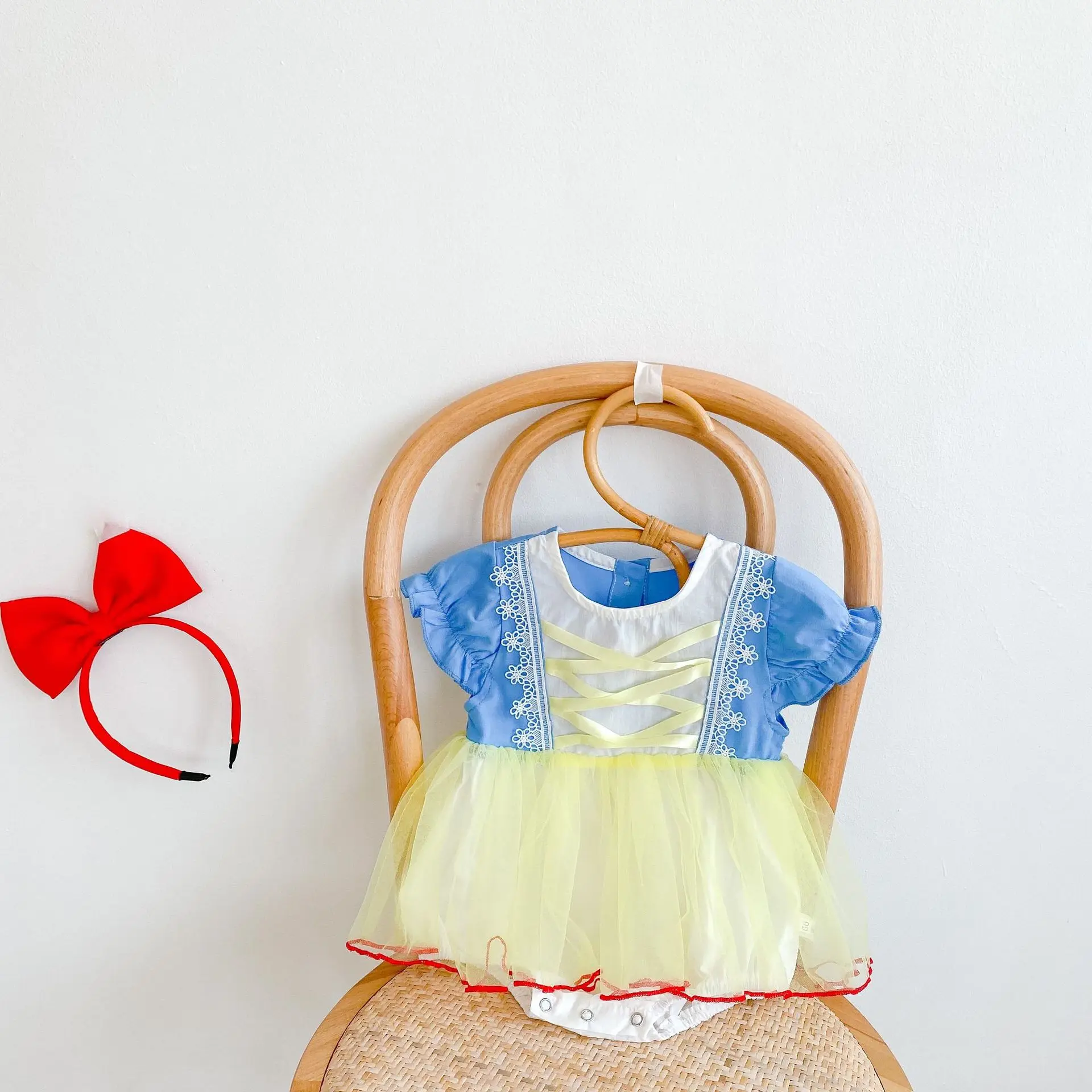 

Hot sales factory Wholesale summer baby girls snow White princess dress mesh contrast color triangle romper skirt climbing suit