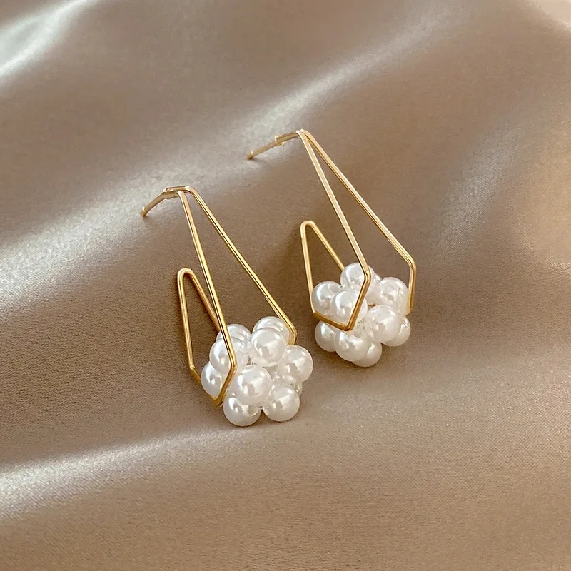 

Personality 18k Gold Plated Geometric Metal Stud Earrings Cluster Pearl Statement Earrings