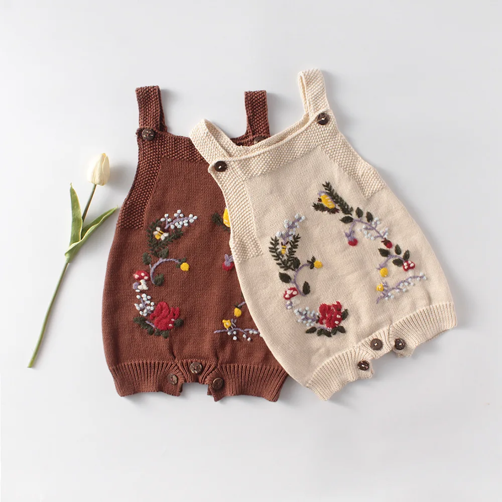 

2020 spring clothes squirrel hand embroidered male and female baby knitted wool jumpsuit fart clothes climbing clothes