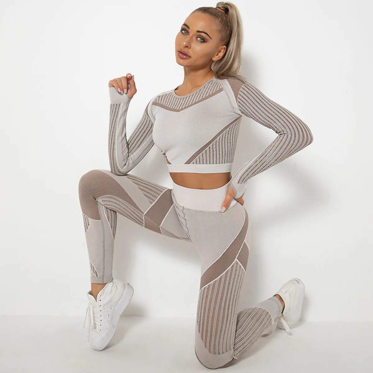 

2022 Seamless Women Sport Suit Gym Yoga Set Workout Clothes Fitness Crop Top And Scrunch Butt Leggings Yoga Set Clothing, Picture shows
