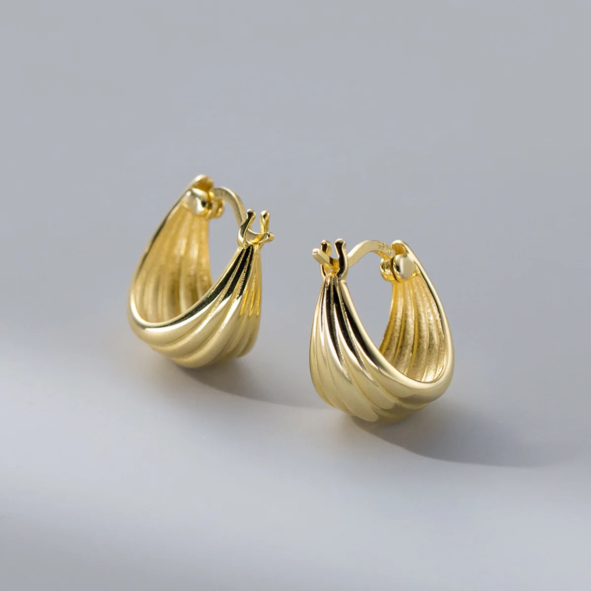 Fashion Jewelry 925 Silver Earrings 18K Gold Plated 925 Sterling Silver Simple Smooth Line Retro Shell Design Hoop Earrings