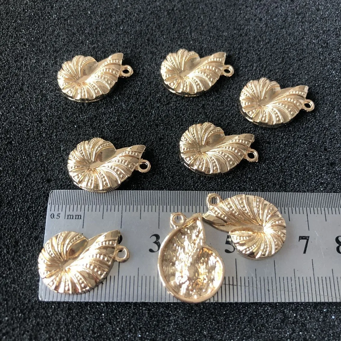 

golden Snail metal alloy charms for bracelets necklace various gold metal alloy charms custom logo metal charms, As picture