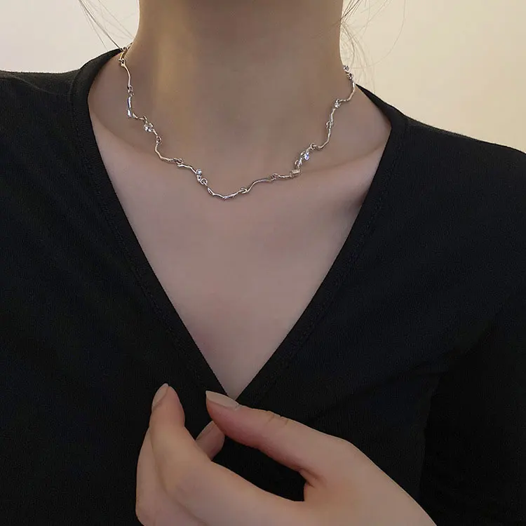 

SC Unique Design Fashion Jewelry Wavy Chain Necklaces 2022 Summer Temperament Silver Zircon Wave Choker Necklace for Women