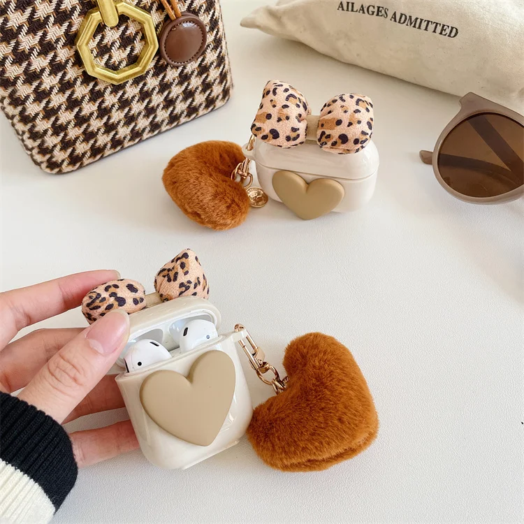 

2022 Girl Cute Bear Heart Protective Case TPU Case with Plush Chian Bracelet for Airpods 1 2 3 Pro Case for Air pods 3