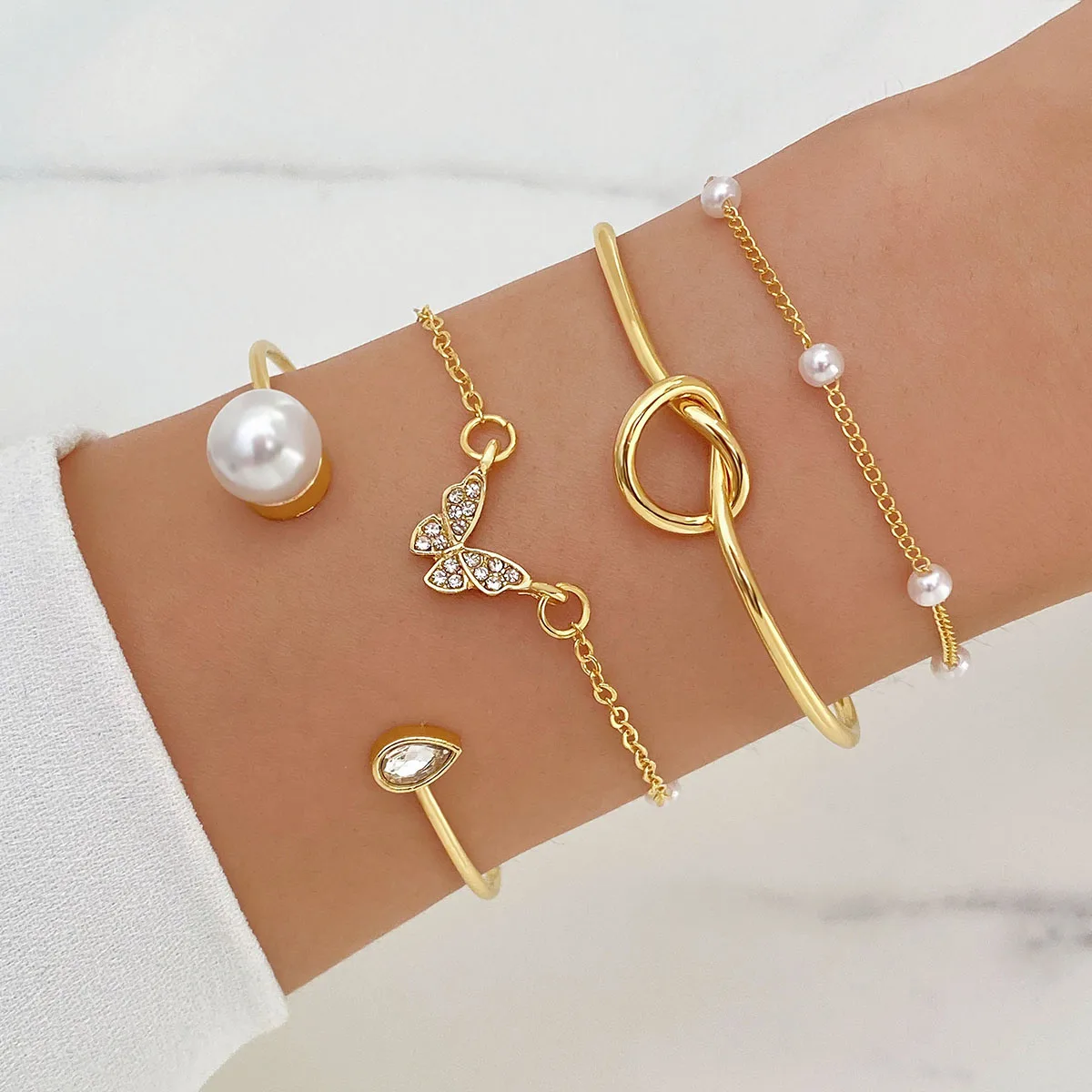 

2024 New Trendy Gold Plated Black Lover Love Heart Crystal Charm Bracelet Geometric Link Cuban Chain Bracelet Set